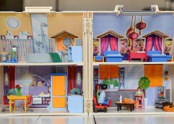 How to Choose the Right Dollhouse and Its Importance