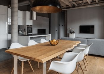 RESTAURANT CHAIRS: MASS PRODUCTION VS CUSTOMS
