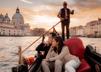 Gondola Ride in Venice for Couples: The Perfect Romantic Getaway